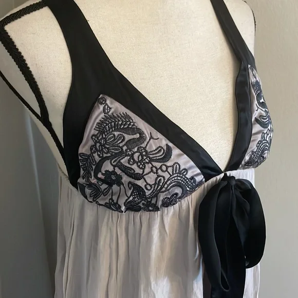 Fantastic embroidered like linen dress with satin details maxi dress - Picture 4 of 10